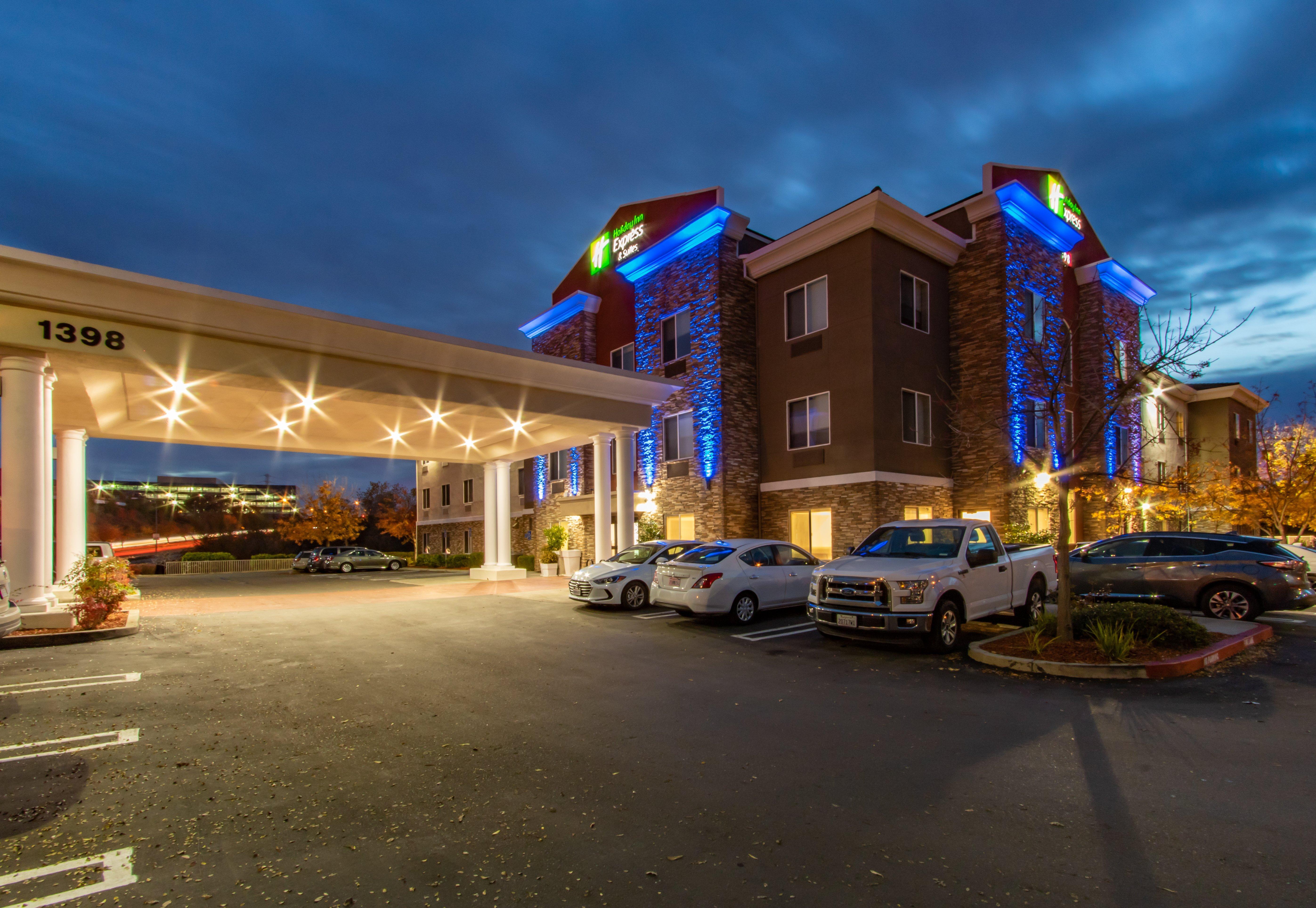 Holiday Inn Express Hotel & Suites Roseville - Galleria Area By Ihg Dış mekan fotoğraf