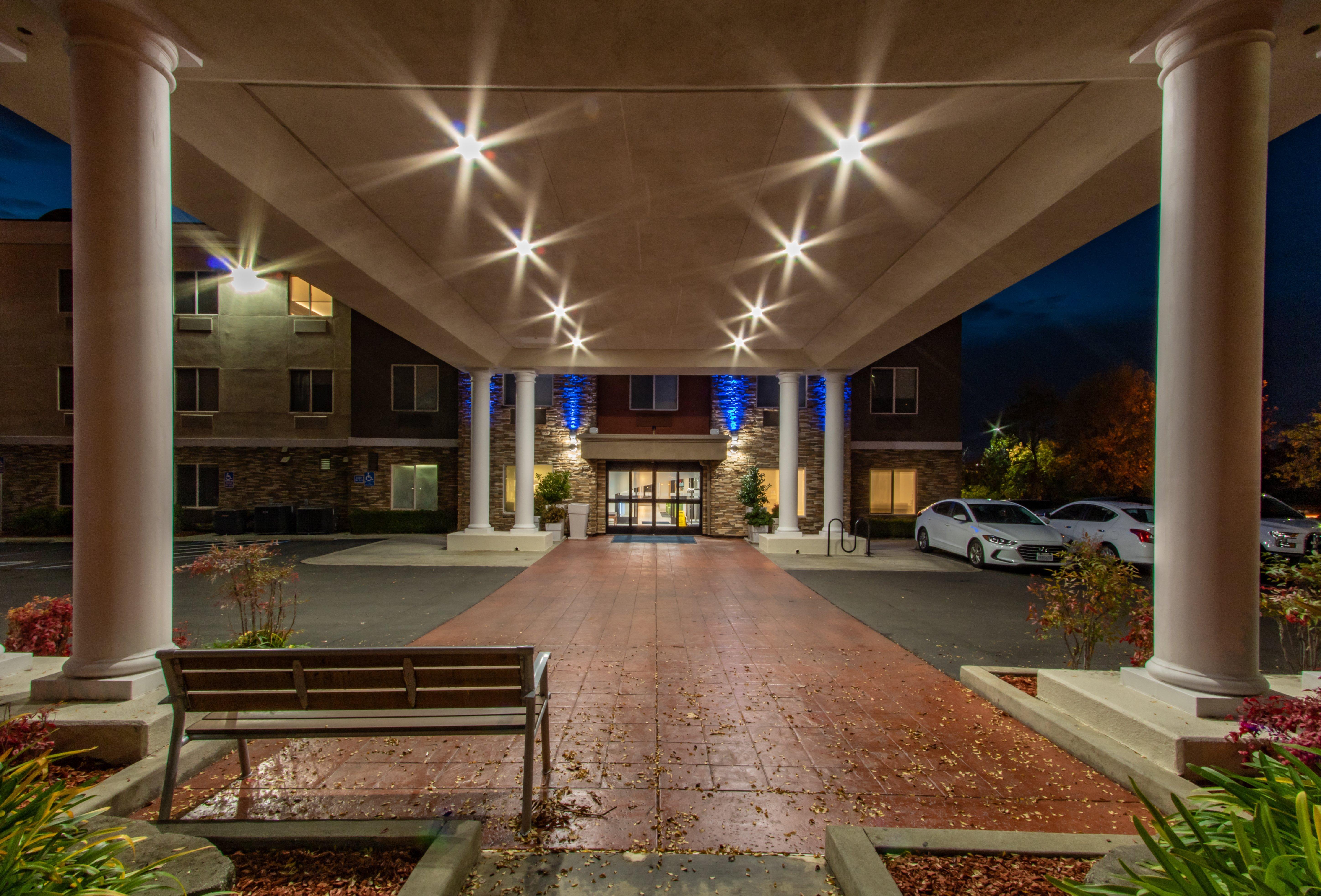 Holiday Inn Express Hotel & Suites Roseville - Galleria Area By Ihg Dış mekan fotoğraf