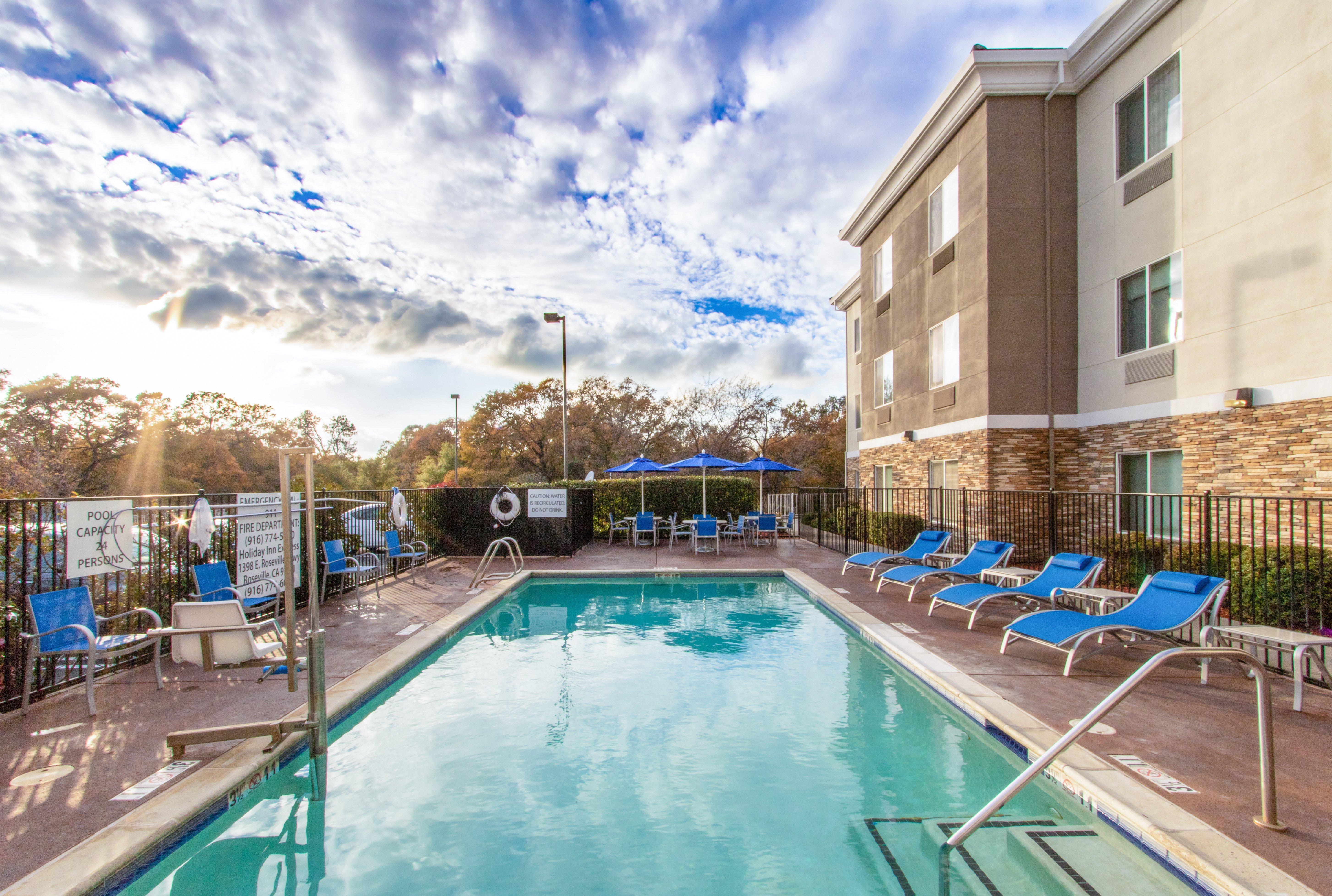 Holiday Inn Express Hotel & Suites Roseville - Galleria Area By Ihg Dış mekan fotoğraf